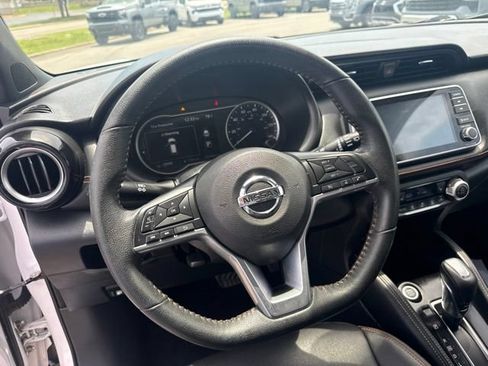 Used 2020 Nissan Kicks SR w/ SR Premium Package FWD image 16