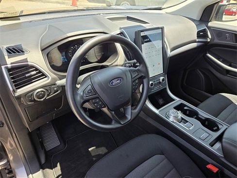 Used 2024 Ford Edge SE image 10