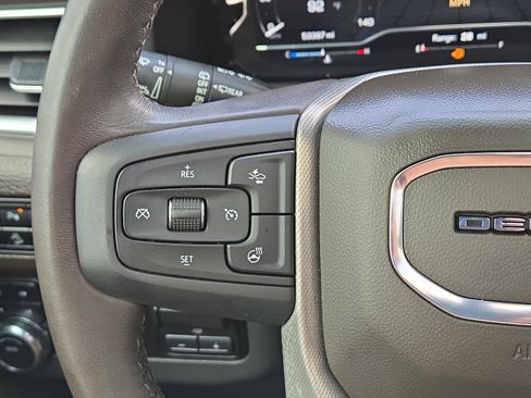 Used 2022 GMC Yukon Denali w/ Denali Premium Package image 25