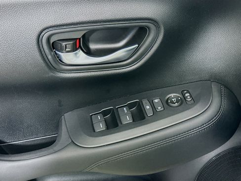 Used 2025 Honda HR-V LX image 15