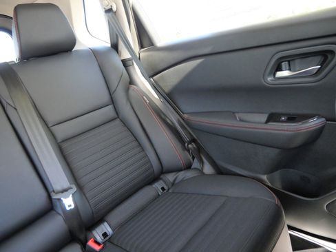 Used 2025 Nissan Rogue SV image 12