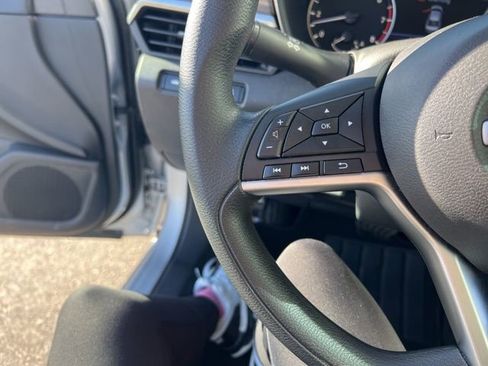 Used 2024 Nissan Altima 2.5 SV image 16