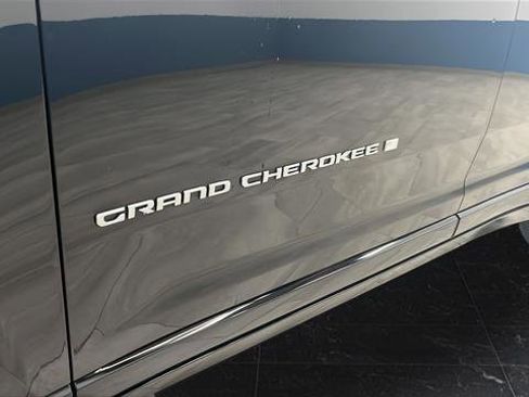 Used 2024 Jeep Grand Cherokee Overland image 37
