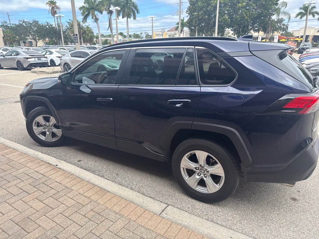 Used 2021 Toyota RAV4 XLE w/ Convenience Package FWD image 8