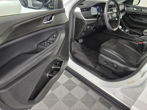 Used 2023 Jeep Grand Cherokee Altitude image 17