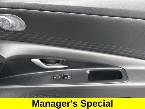 Used 2023 Hyundai Elantra SE image 38