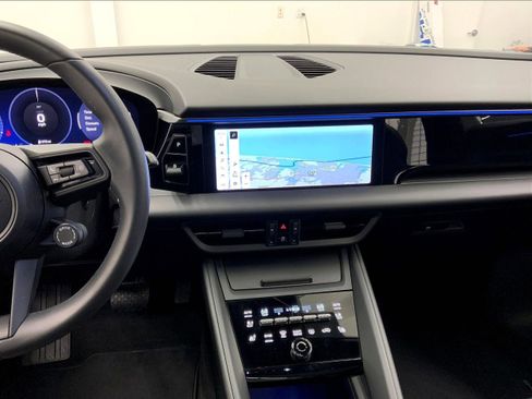 Used 2025 Porsche Macan Electric image 17