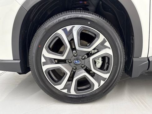 Used 2025 Subaru Ascent Touring image 9