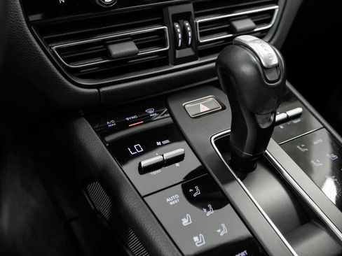 Used 2023 Porsche Macan AWD/4WD image 24
