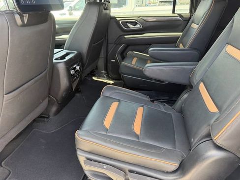 Used 2024 GMC Yukon XL AT4 w/ Technology Package AWD/4WD image 12