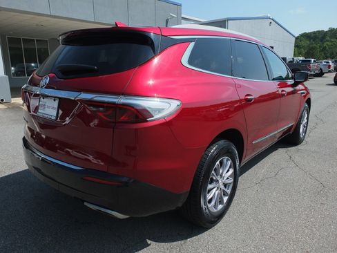 Used 2024 Buick Enclave Premium image 3