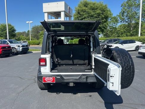 Used 2020 Jeep Wrangler Sport AWD/4WD image 9