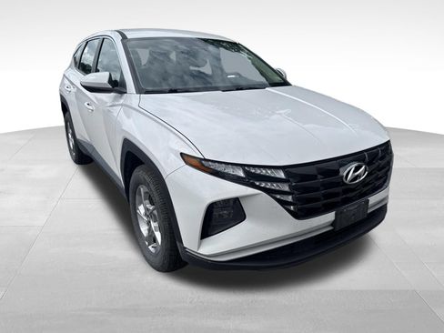 Used 2023 Hyundai Tucson SE AWD/4WD image 2