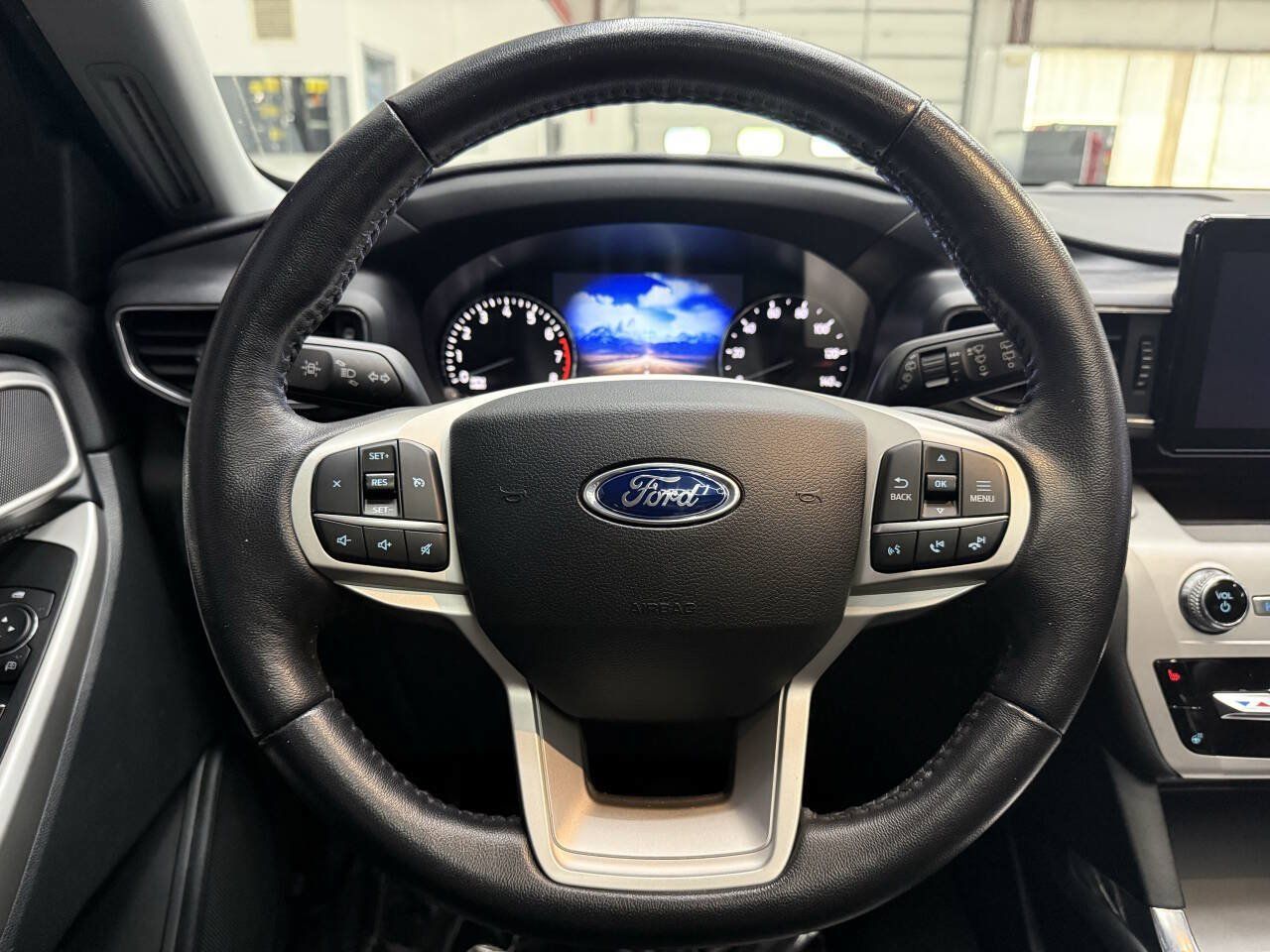 Used 2021 Ford Explorer XLT w/ Equipment Group 202A AWD/4WD image 23