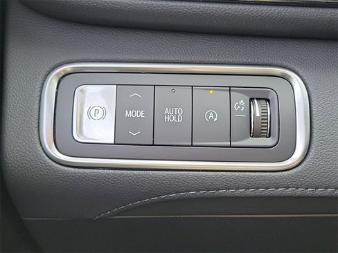 Used 2025 Buick Enclave Preferred image 17