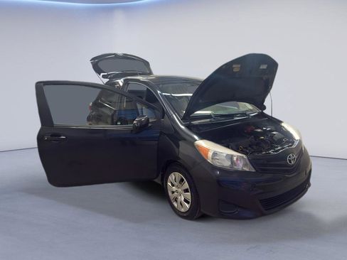 Used 2013 Toyota Yaris L image 7