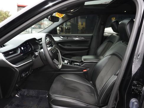 Used 2023 Jeep Grand Cherokee Altitude image 23