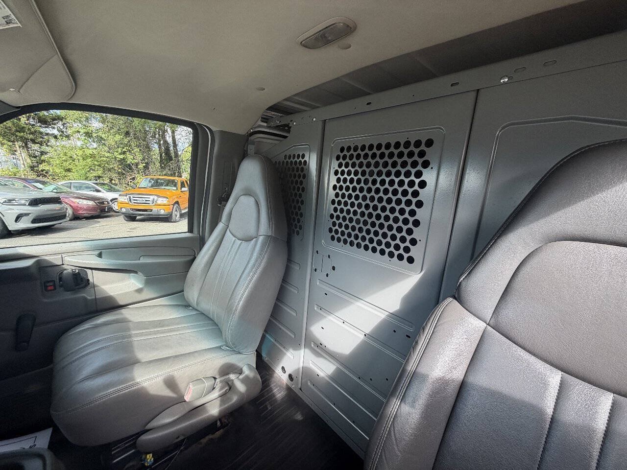 Used 2007 Chevrolet Express 1500 RWD image 13