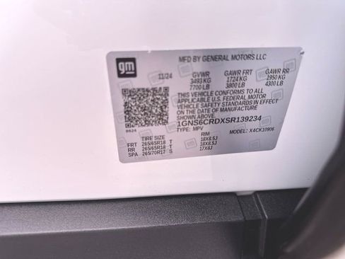 Used 2025 Chevrolet Suburban LT w/ Comfort Package image 34