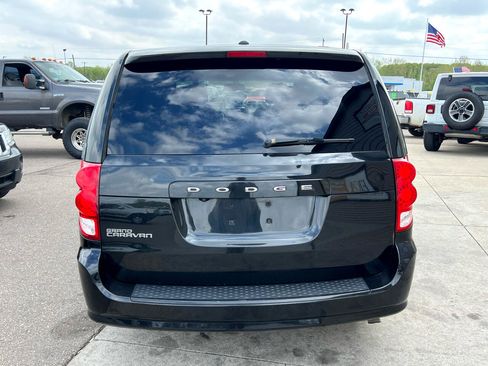 Used 2017 Dodge Grand Caravan SE image 6