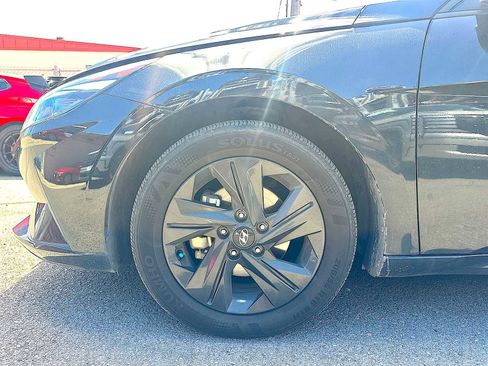 Used 2023 Hyundai Elantra Blue image 18