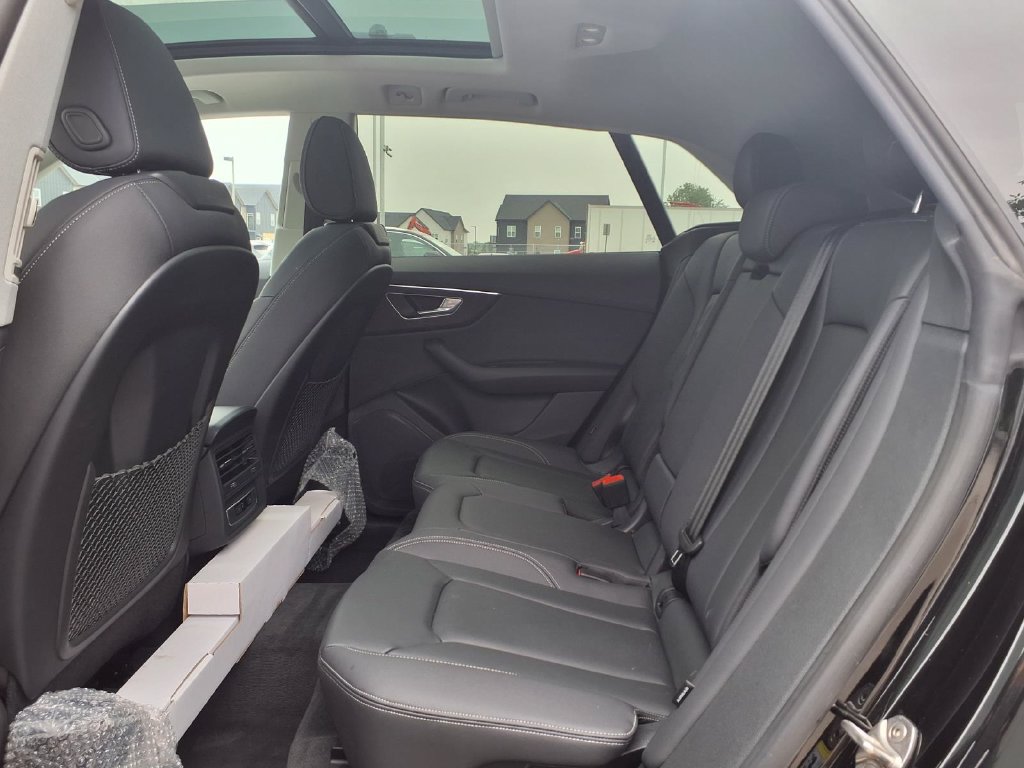 Used 2023 Audi Q8 Premium w/ Convenience Package AWD/4WD image 23