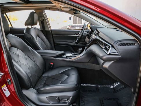 Used 2018 Toyota Camry XLE image 34