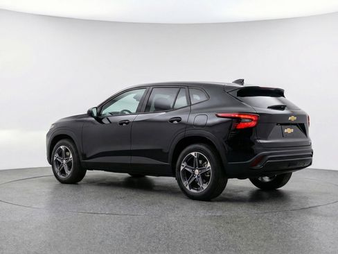 Used 2025 Chevrolet Blazer LT FWD image 6