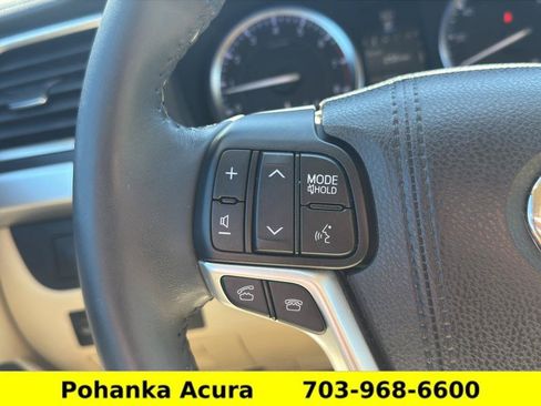 Used 2016 Toyota Highlander XLE AWD/4WD image 12