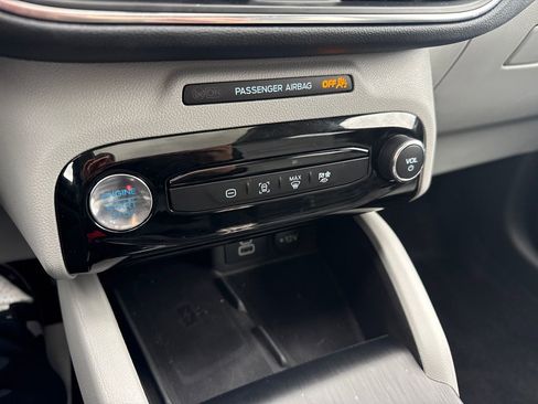 Used 2025 Ford Escape Platinum image 34