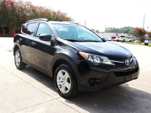 Used 2014 Toyota RAV4 LE FWD image 2