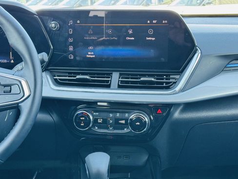 Used 2025 Chevrolet Trax LT w/ LT Convenience Package image 18