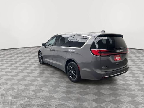 Used 2025 Chrysler Pacifica Select FWD image 36