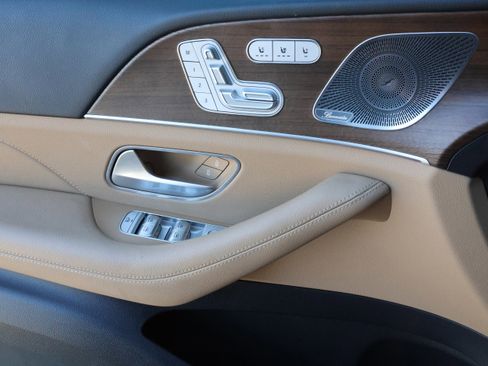 Used 2024 Mercedes-Benz GLS 450 4MATIC image 12