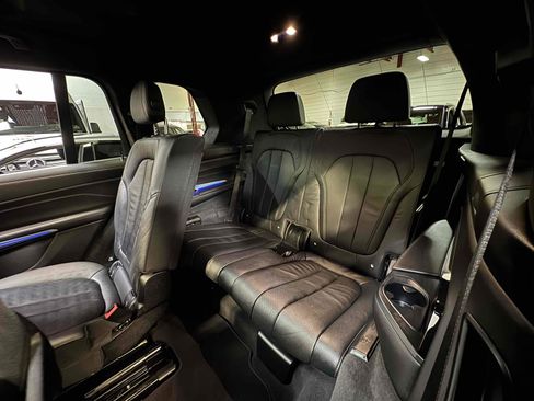 Used 2022 BMW X7 xDrive40i w/ M Sport Package AWD/4WD image 6