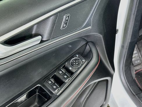 Used 2020 Ford Edge ST-Line w/ Cold Weather Package FWD image 15
