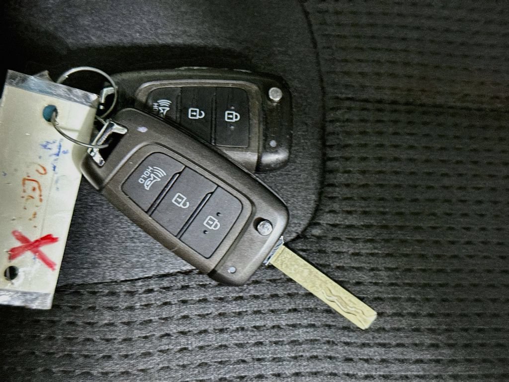 Used 2023 Hyundai Santa Fe SE AWD/4WD image 32