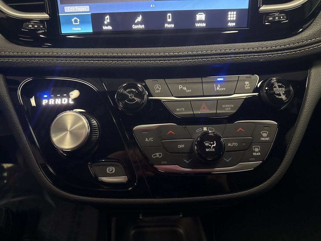 New 2026 Chrysler Pacifica Select AWD/4WD image 22