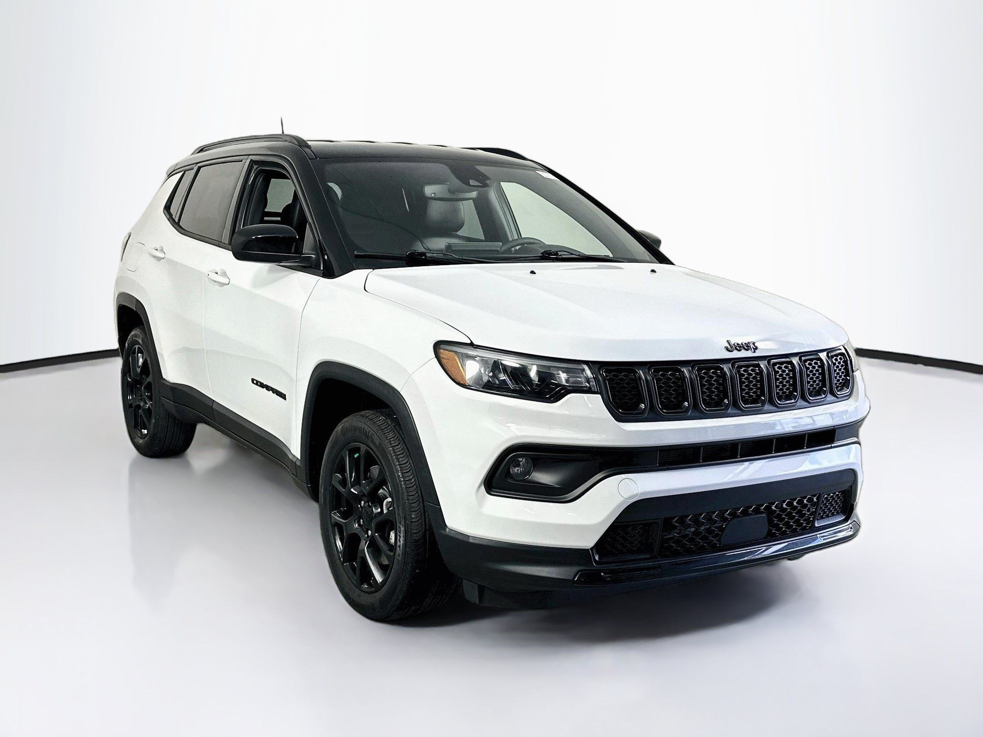 Used 2023 Jeep Compass Latitude w/ Convenience Group AWD/4WD image 3