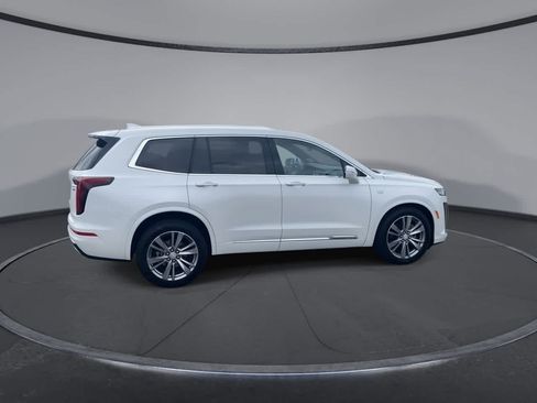 Used 2023 Cadillac XT6 Premium Luxury AWD/4WD image 2