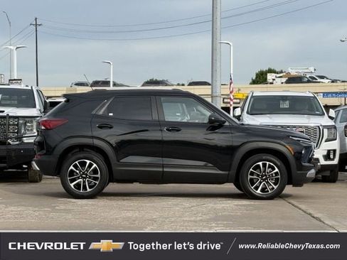 Used 2025 Chevrolet TrailBlazer LT AWD/4WD image 5