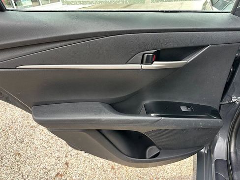 Used 2025 Toyota Camry SE image 19