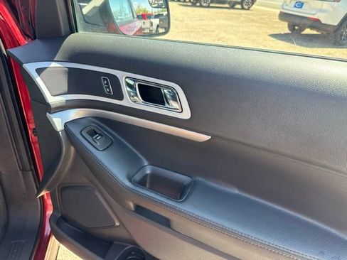 Used 2014 Ford Explorer XLT w/ Equipment Group 202A AWD/4WD image 26