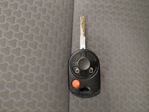 Used 2017 Ford Escape SE w/ Equipment Group 201A FWD image 32