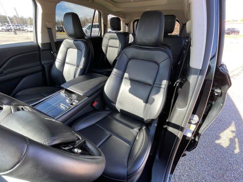 Used 2023 Lincoln Aviator AWD w/ Premium Package image 9