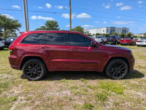Used 2021 Jeep Grand Cherokee Laredo X RWD image 3