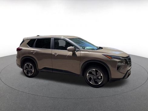 Used 2025 Nissan Rogue SV FWD image 2