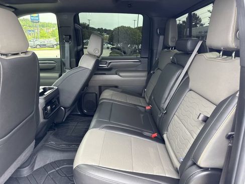 Used 2024 Chevrolet Silverado 2500 ZR2 w/ Technology Package AWD/4WD image 10
