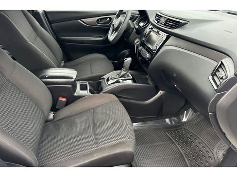 Used 2021 Nissan Rogue Sport S image 17
