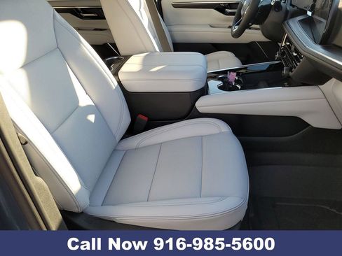 New 2026 Chevrolet Suburban Premier image 33